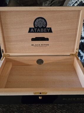 Atabey Black Ritos Limited Production cigar humidor